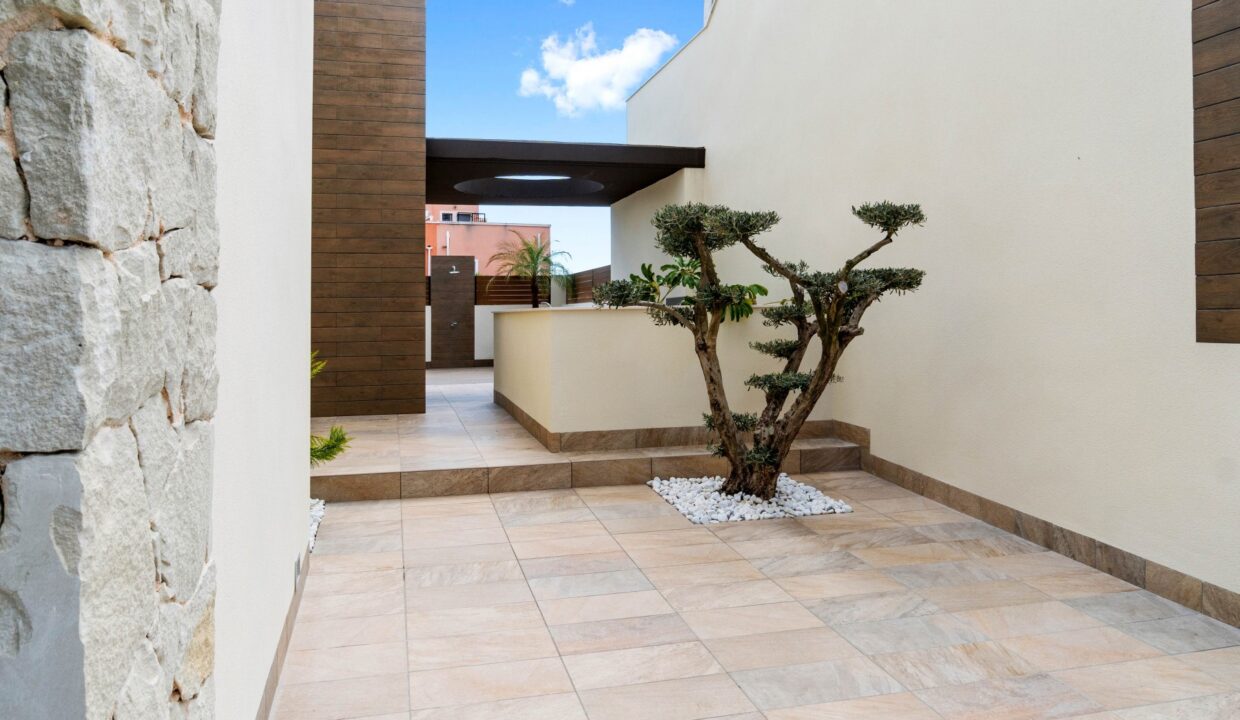 028Herrada5e286351e3d46