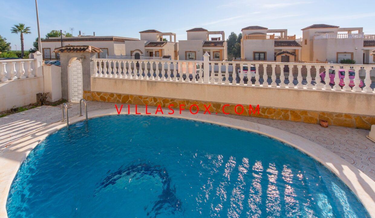 10_San_Miguel_de_Salinas_Detached_Villa_in_Lakeview_Mansions_by_Villas_Fox_best_estate_agents_610ff4cdcc624