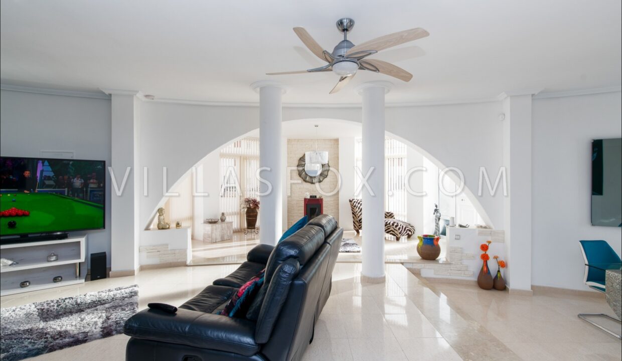 1108_1108_1_13_san_miguel_de_salinas_detached_villa_in_lomas_de_cabo_roig_by_villas_fox_best_estate_agents_