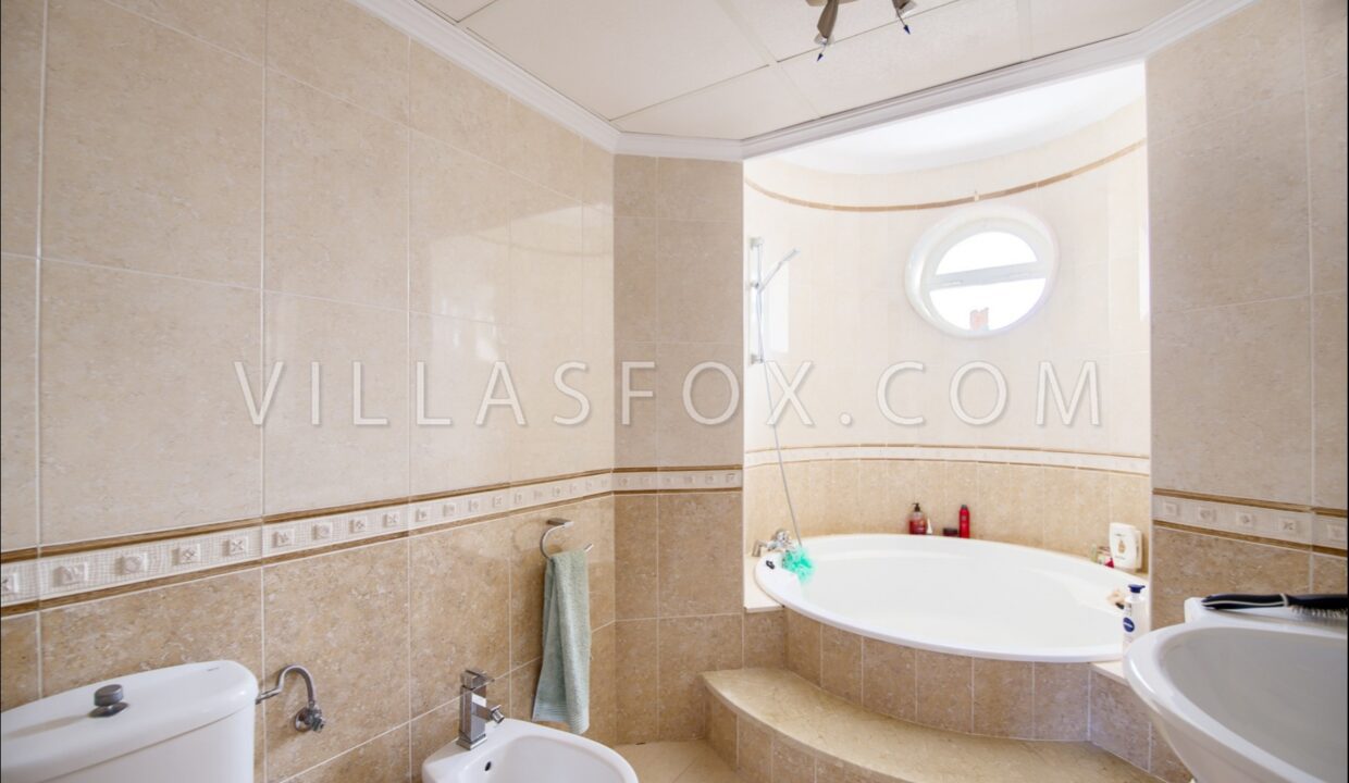 1108_1108_1_16_san_miguel_de_salinas_detached_villa_in_lomas_de_cabo_roig_by_villas_fox_best_estate_agents_