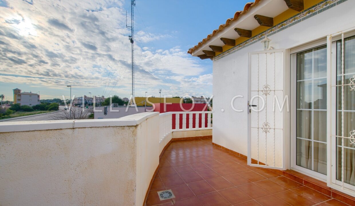 1108_1108_1_20_san_miguel_de_salinas_detached_villa_in_lomas_de_cabo_roig_by_villas_fox_best_estate_agents_