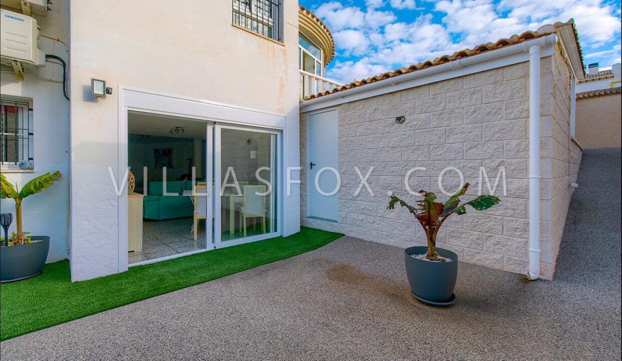 1108_1108_1_32_san_miguel_de_salinas_detached_villa_in_lomas_de_cabo_roig_by_villas_fox_best_estate_agents_