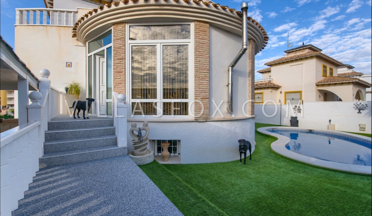 1108_1108_1_43_san_miguel_de_salinas_detached_villa_in_lomas_de_cabo_roig_by_villas_fox_best_estate_agents_