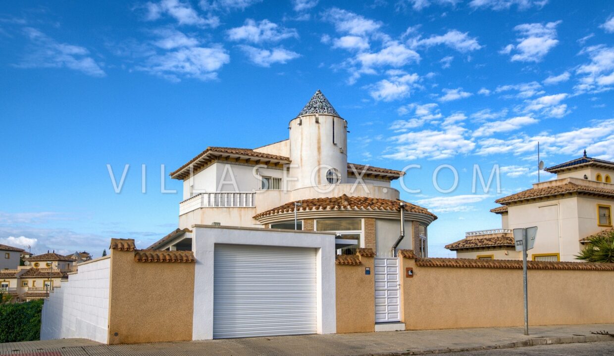 1108_1108_1_46_san_miguel_de_salinas_detached_villa_in_lomas_de_cabo_roig_by_villas_fox_best_estate_agents_