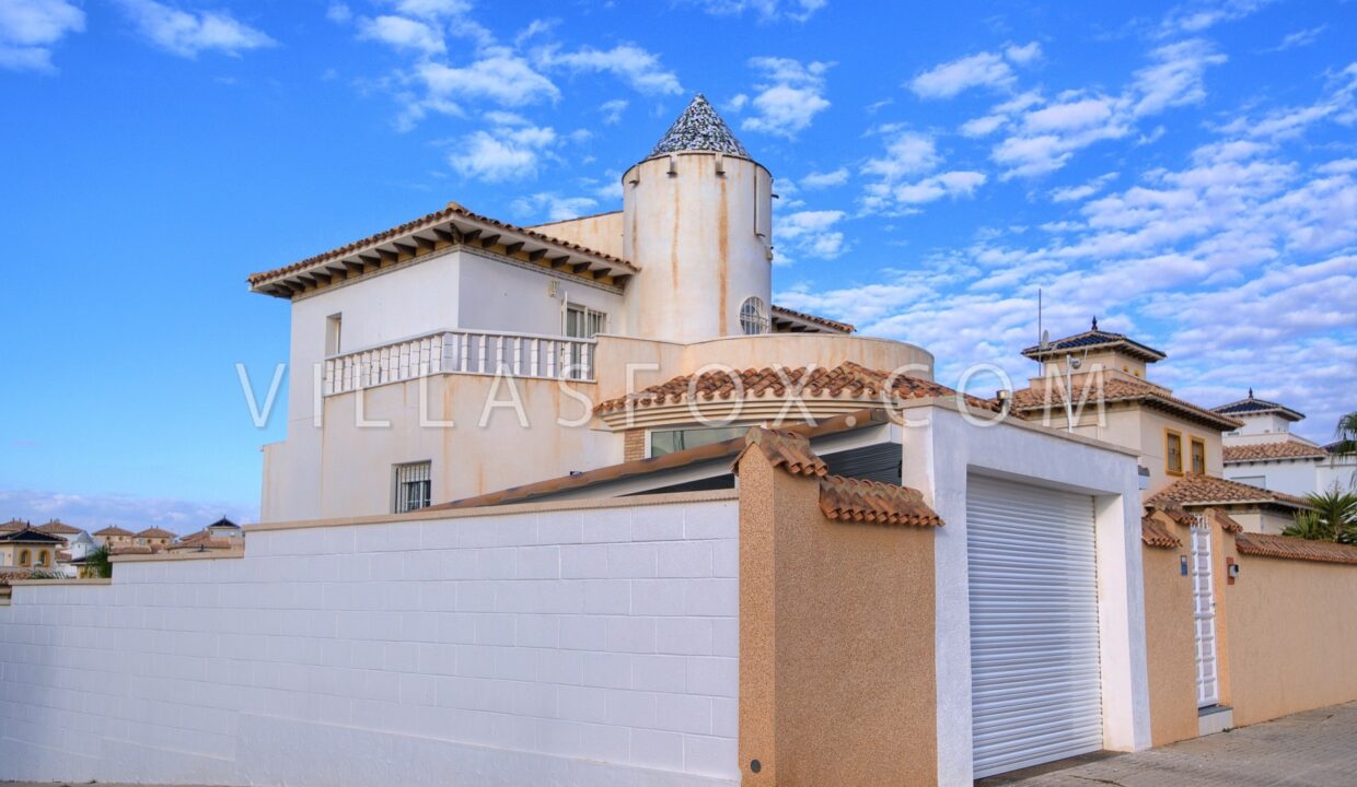 1108_1108_1_48_san_miguel_de_salinas_detached_villa_in_lomas_de_cabo_roig_by_villas_fox_best_estate_agents_