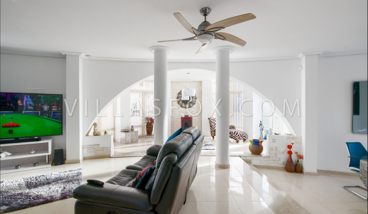 1108_1108_1_4_san_miguel_de_salinas_detached_villa_in_lomas_de_cabo_roig_by_villas_fox_best_estate_agents_