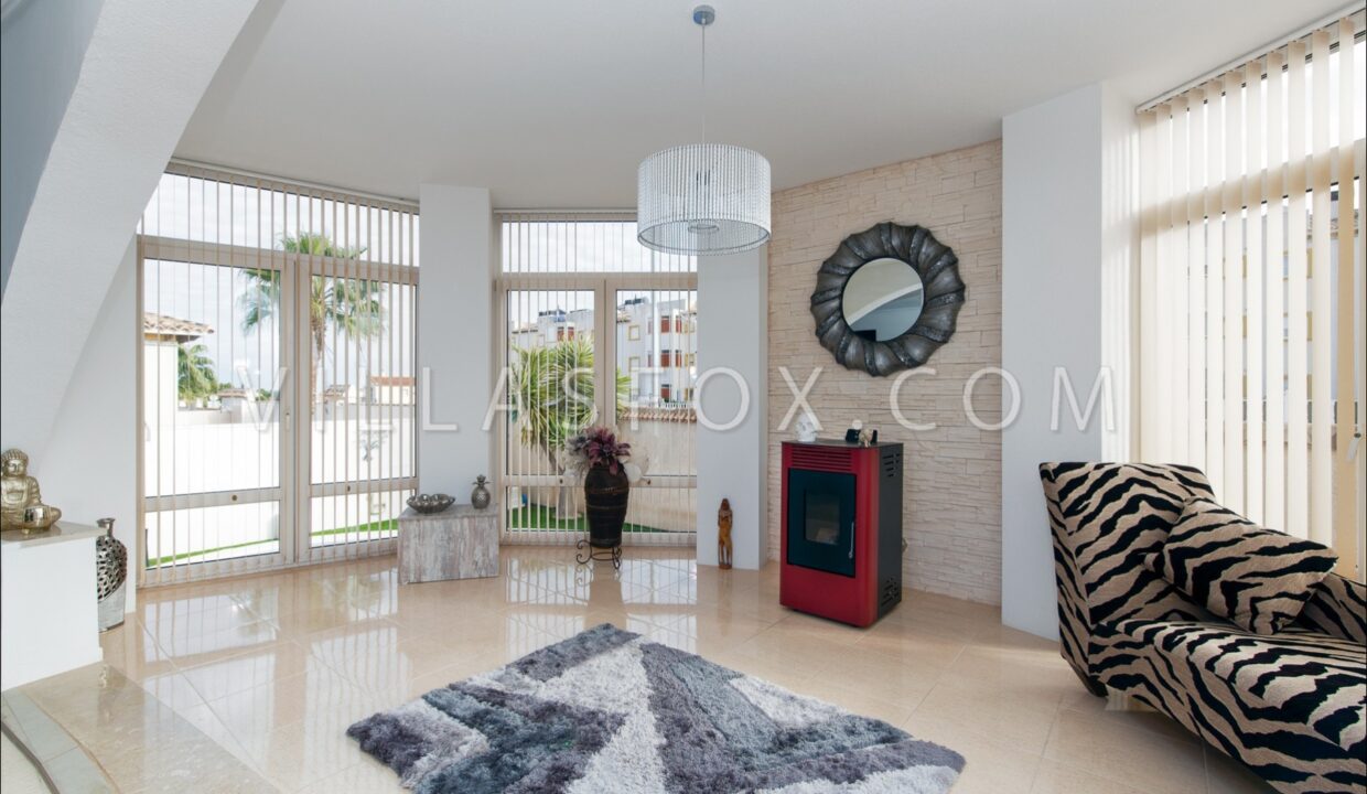 1108_1108_1_7_san_miguel_de_salinas_detached_villa_in_lomas_de_cabo_roig_by_villas_fox_best_estate_agents_