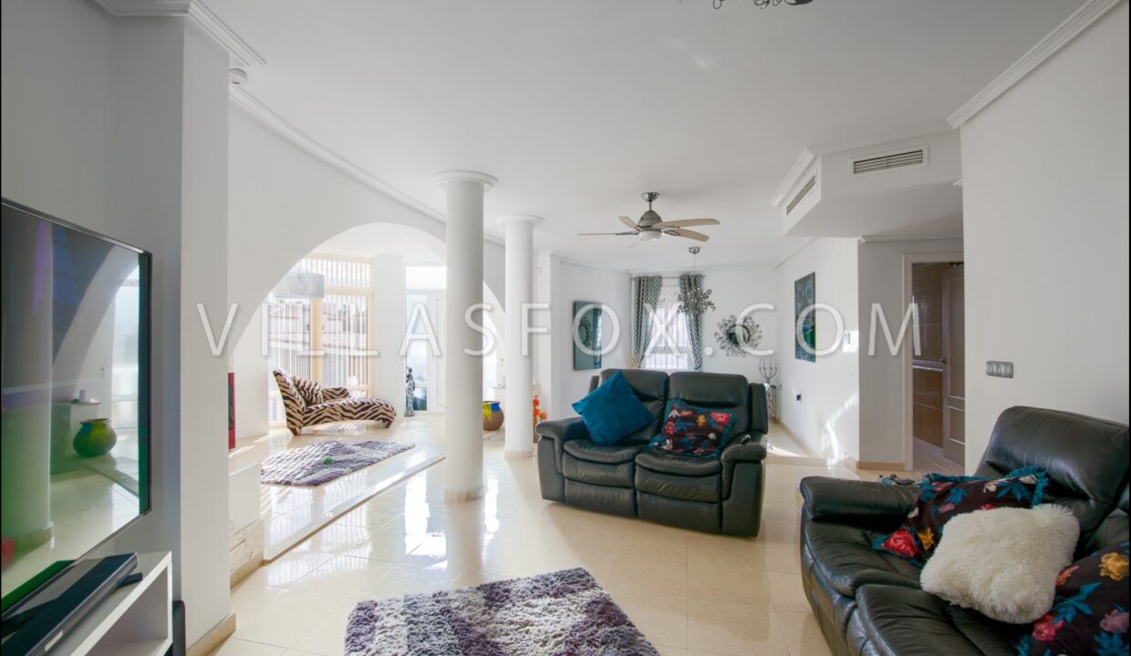 1108_1108_1_8_san_miguel_de_salinas_detached_villa_in_lomas_de_cabo_roig_by_villas_fox_best_estate_agents_