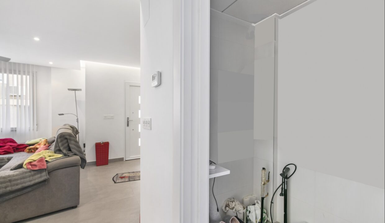 11131643899560_DSC2742_v2