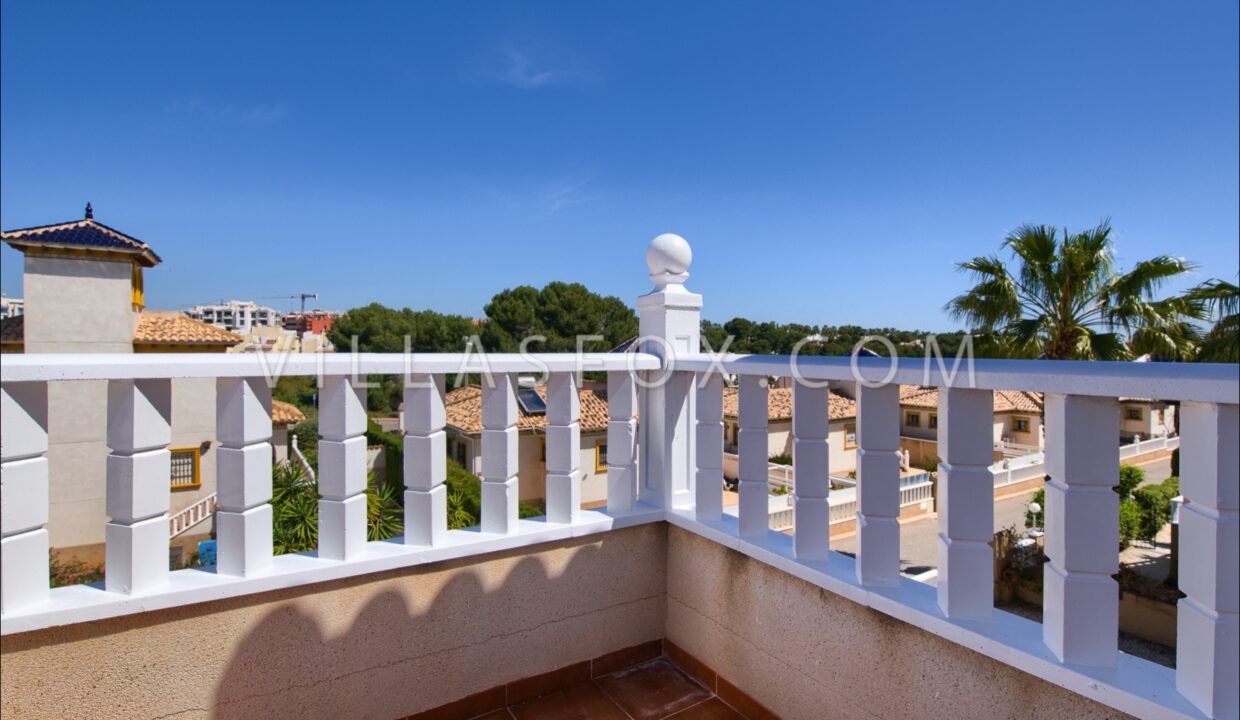 1138_la_pinada_golf_villa_for_sale_villamartin_orihuela_costa-10