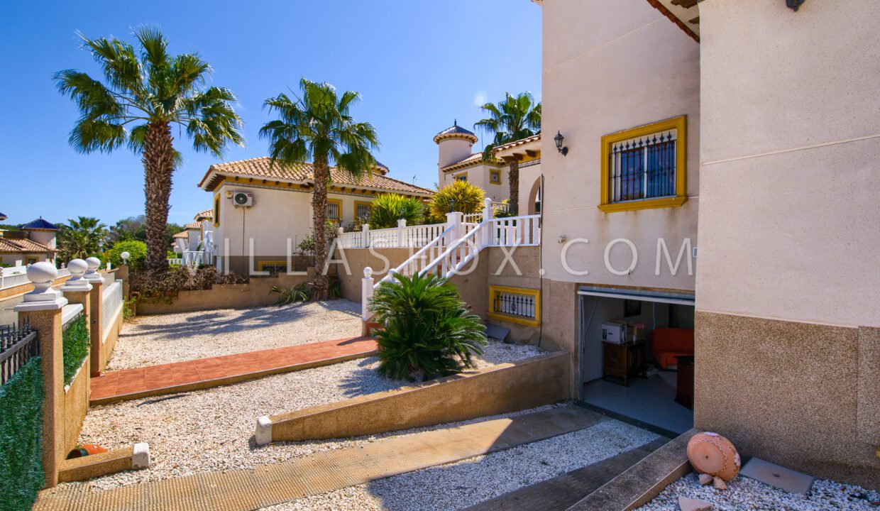 1138_la_pinada_golf_villa_for_sale_villamartin_orihuela_costa-19