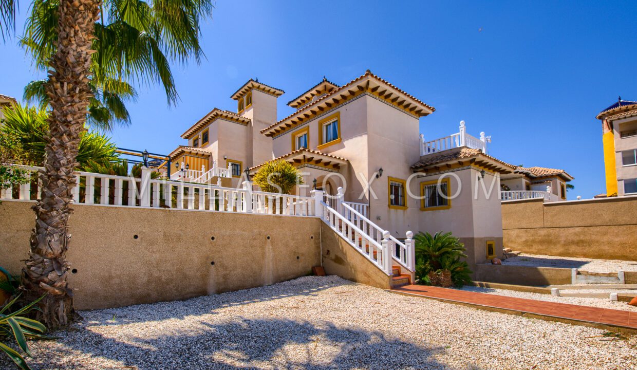 1138_la_pinada_golf_villa_for_sale_villamartin_orihuela_costa-23