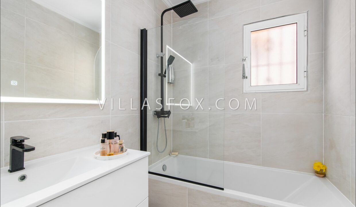 1141_lakeview_mansions_lo_rufete_refurbished_detached_villa_with_pool_and_garage-07