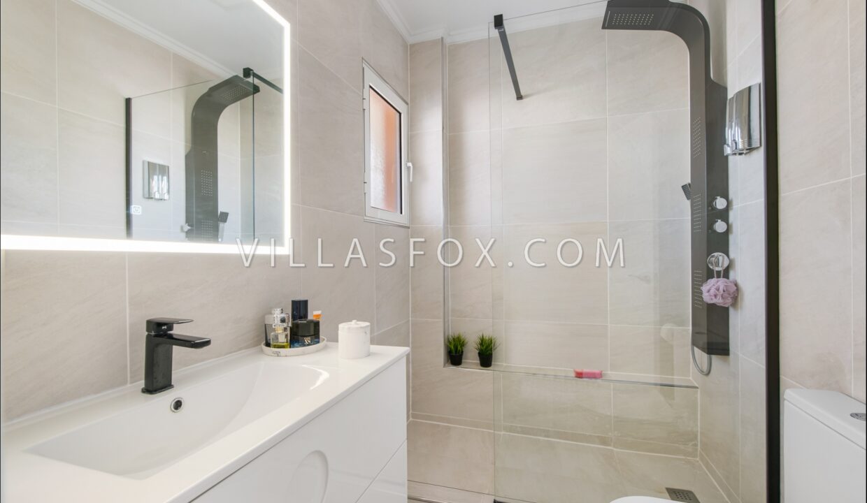 1141_lakeview_mansions_lo_rufete_refurbished_detached_villa_with_pool_and_garage-12