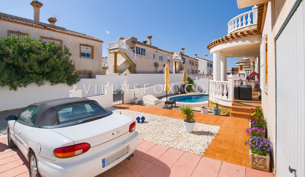 1141_lakeview_mansions_lo_rufete_refurbished_detached_villa_with_pool_and_garage-40