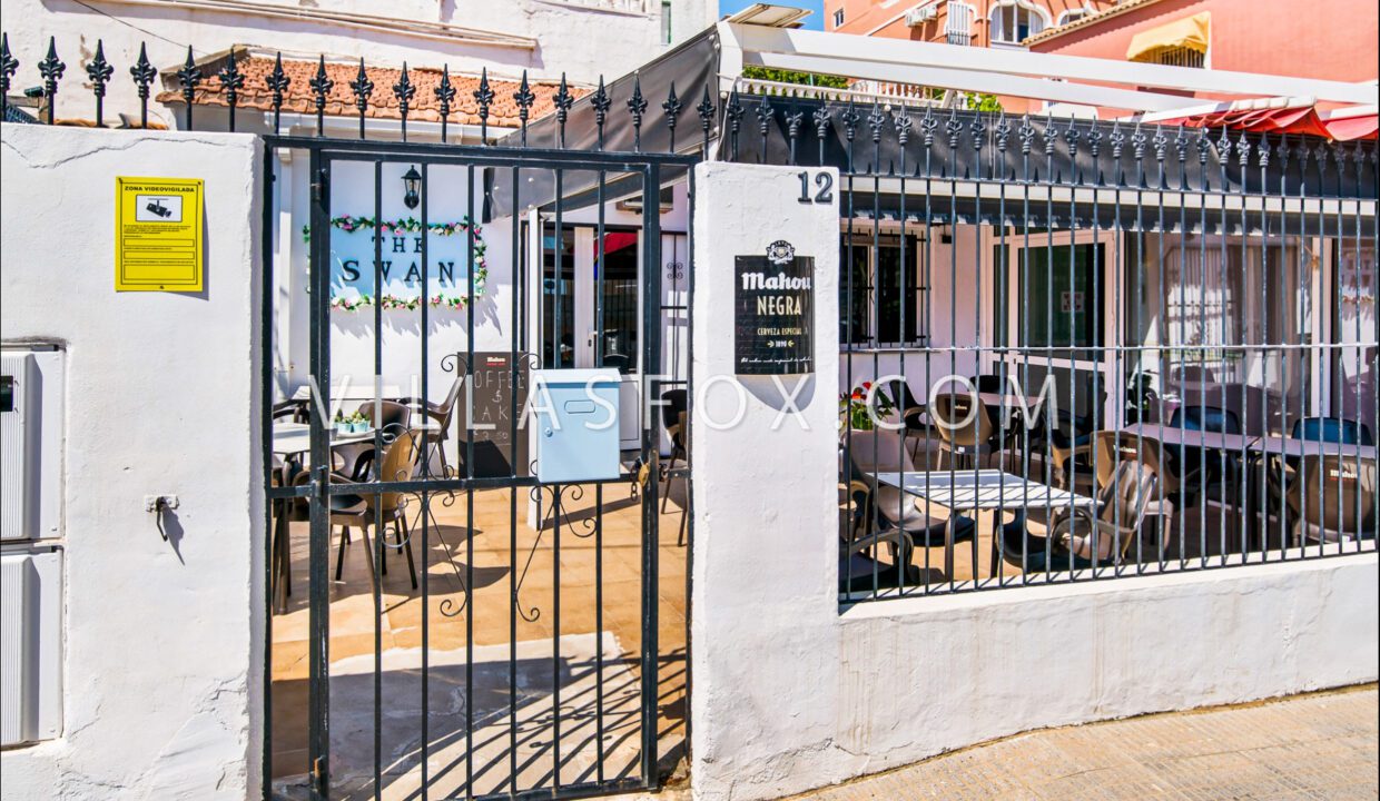 11521668341880The_Swan_pub_bar_Balcon_de_la_Costa_San_Miguel_de_Salinas