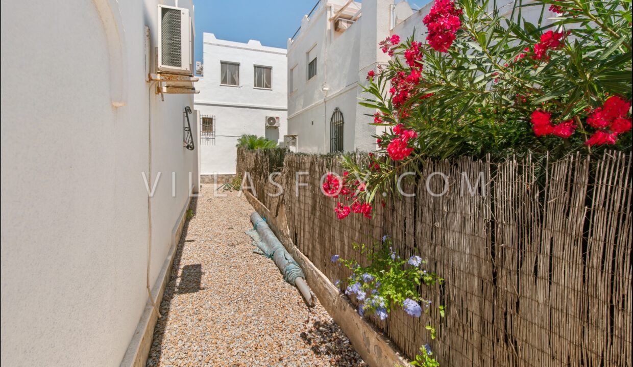 1166_detached_villa_with_pool_balcon_de_la_costa_blanca_san_miguel_de_salinas-35