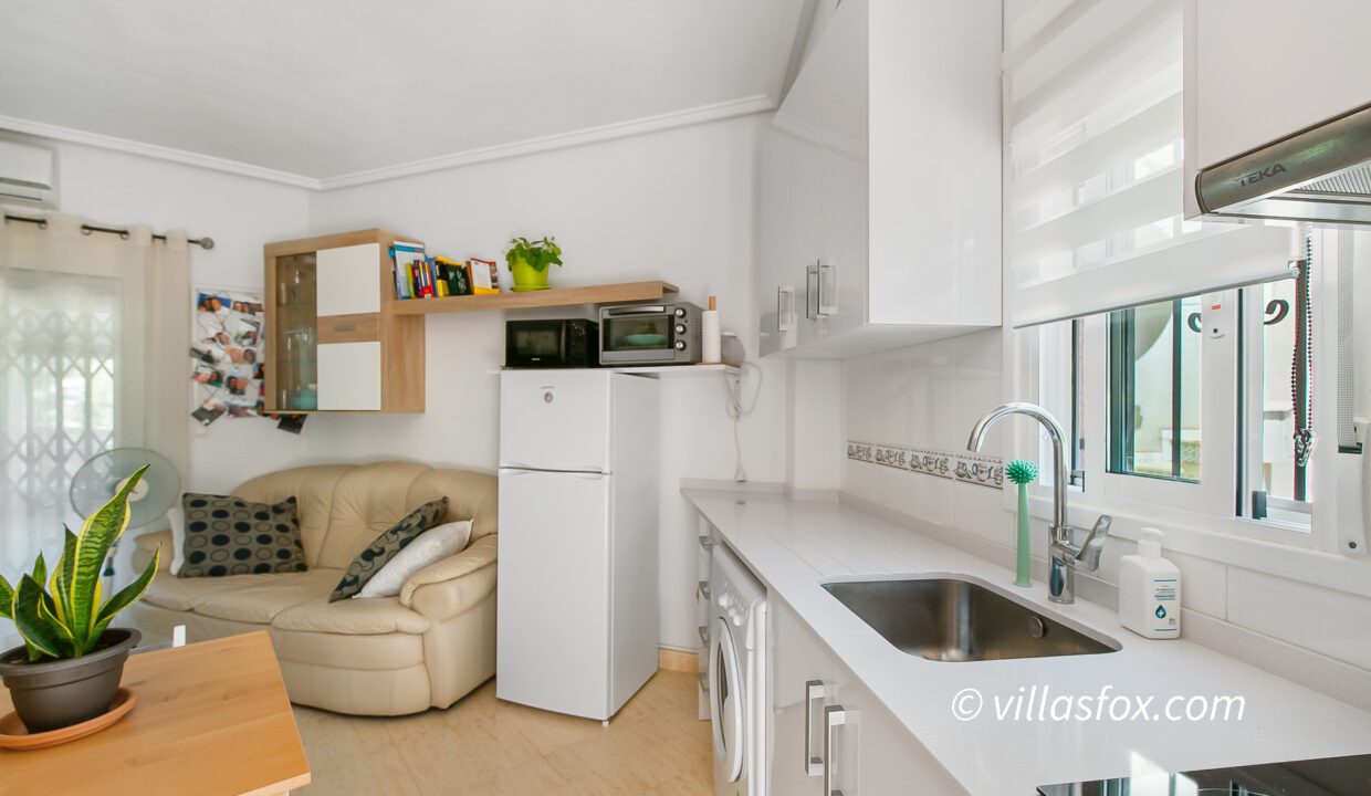 1180_los_pinos_modernised_apartment_for_sale_san_miguel_de_salinas-03