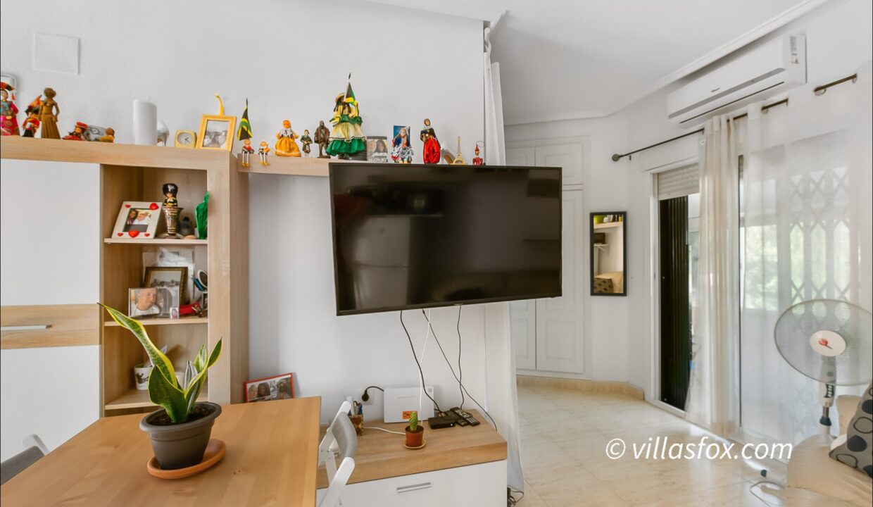1180_los_pinos_modernised_apartment_for_sale_san_miguel_de_salinas-05