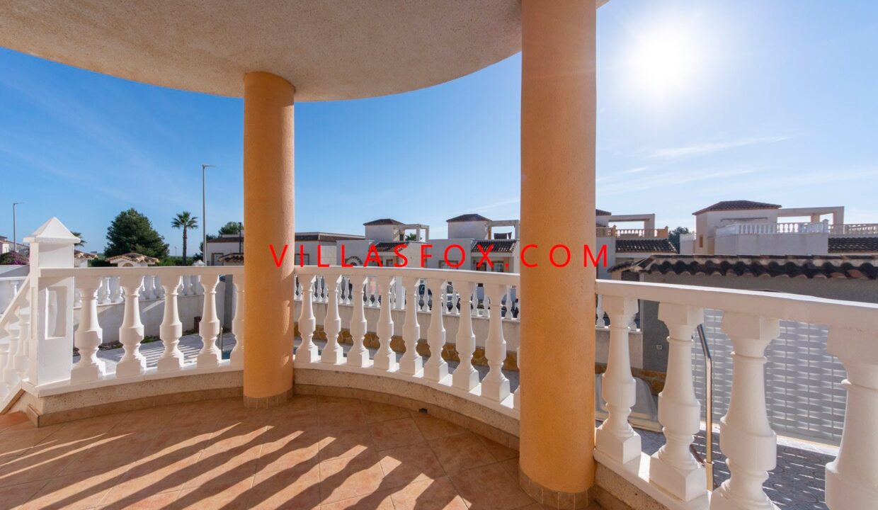11_San_Miguel_de_Salinas_Detached_Villa_in_Lakeview_Mansions_by_Villas_Fox_best_estate_agents_610ff4cfa0aa4