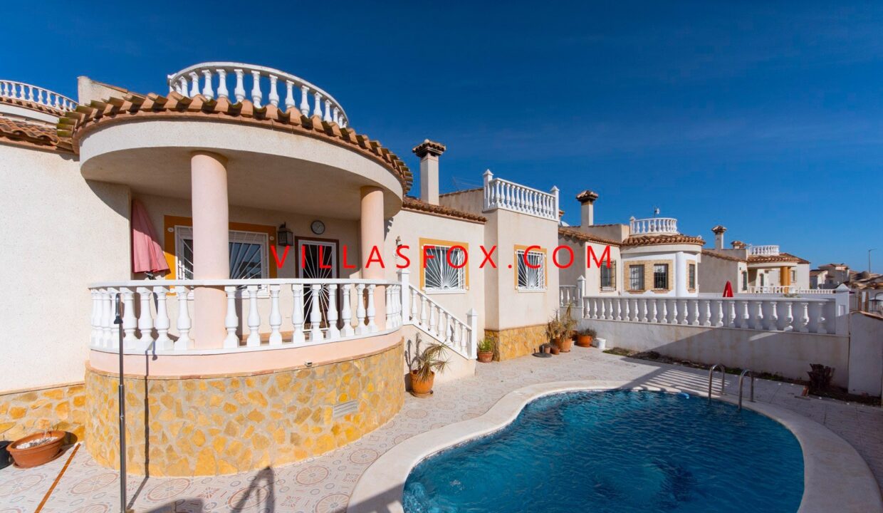 12_San_Miguel_de_Salinas_Detached_Villa_in_Lakeview_Mansions_by_Villas_Fox_best_estate_agents_610ff4cf9906f
