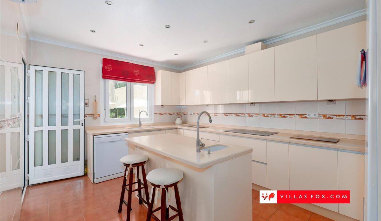 1360_04-villas_maria_las_comunicaciones_san_miguel_de_salinas_luxury_villa_for_sale-35