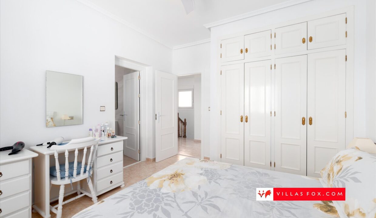 1360_13-villas_maria_las_comunicaciones_san_miguel_de_salinas_luxury_villa_for_sale-04