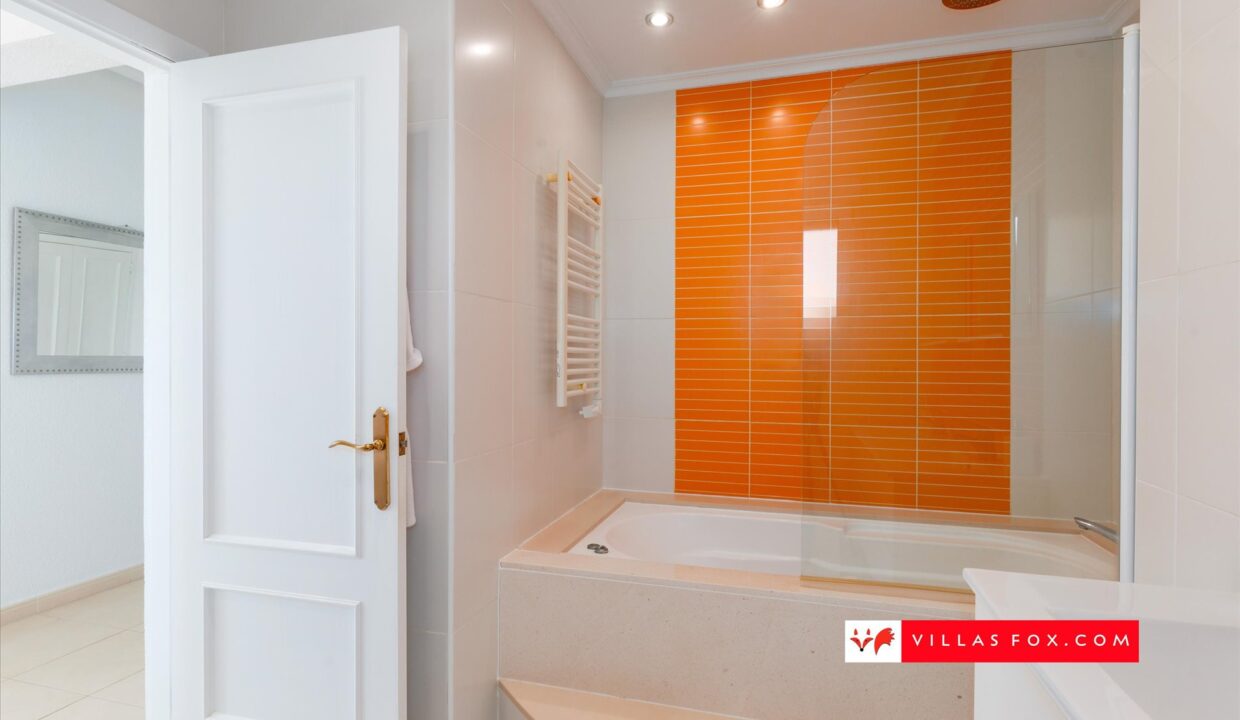 1360_22-villas_maria_las_comunicaciones_san_miguel_de_salinas_luxury_villa_for_sale-15