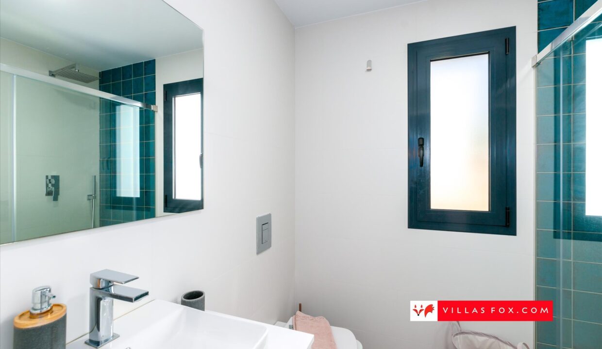 1368_12-luxury_3-bedroom_top-floor_apartment_for_sale_san_miguel_de_salinas-04