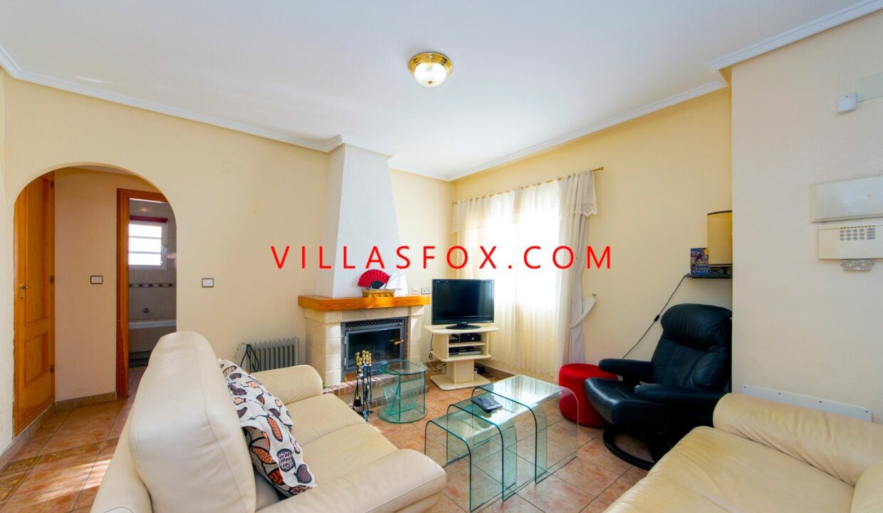 14_San_Miguel_de_Salinas_Detached_Villa_in_Lakeview_Mansions_by_Villas_Fox_best_estate_agents_610ff4d01081a