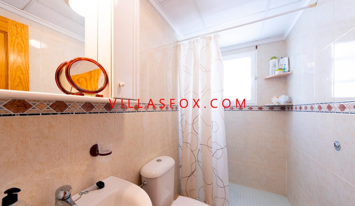 18_San_Miguel_de_Salinas_Detached_Villa_in_Lakeview_Mansions_by_Villas_Fox_best_estate_agents_610ff4d116cd0