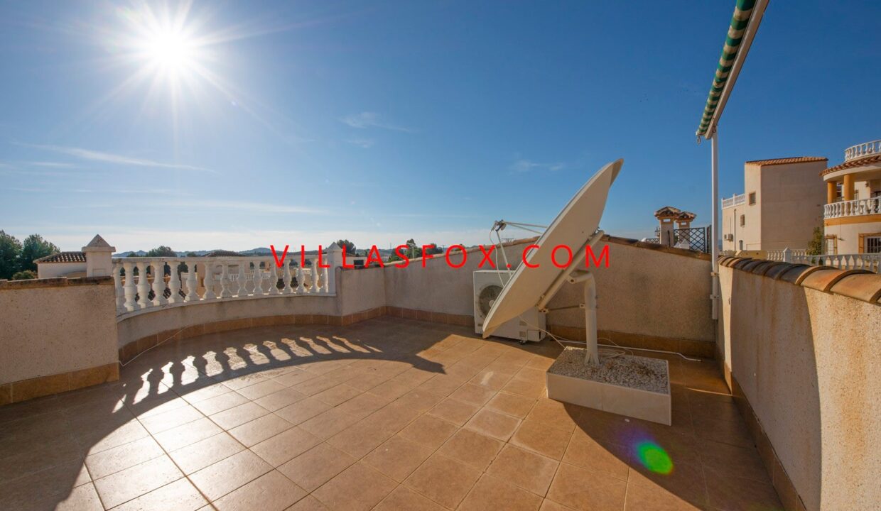 23_San_Miguel_de_Salinas_Detached_Villa_in_Lakeview_Mansions_by_Villas_Fox_best_estate_agents_610ff4d28ecba