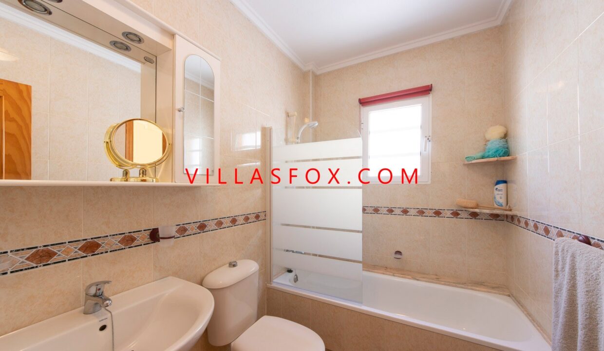 26_San_Miguel_de_Salinas_Detached_Villa_in_Lakeview_Mansions_by_Villas_Fox_best_estate_agents_610ff4d2ddd43