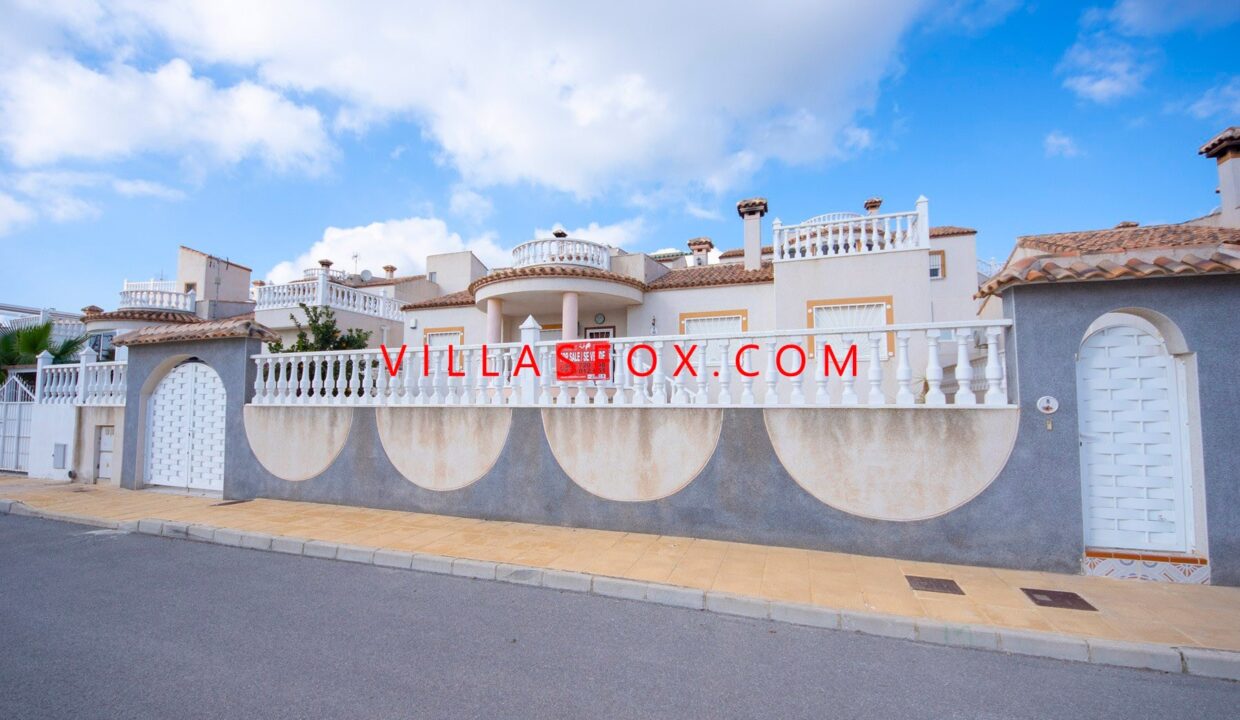 2_San_Miguel_de_Salinas_Detached_Villa_in_Lakeview_Mansions_by_Villas_Fox_best_estate_agents_610ff4a04627c