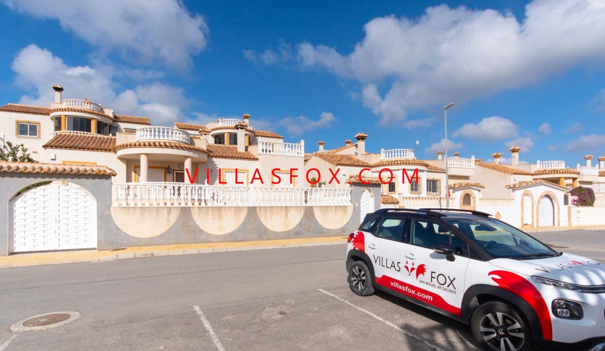 3_San_Miguel_de_Salinas_Detached_Villa_in_Lakeview_Mansions_by_Villas_Fox_best_estate_agents_610ff4a4b17d0