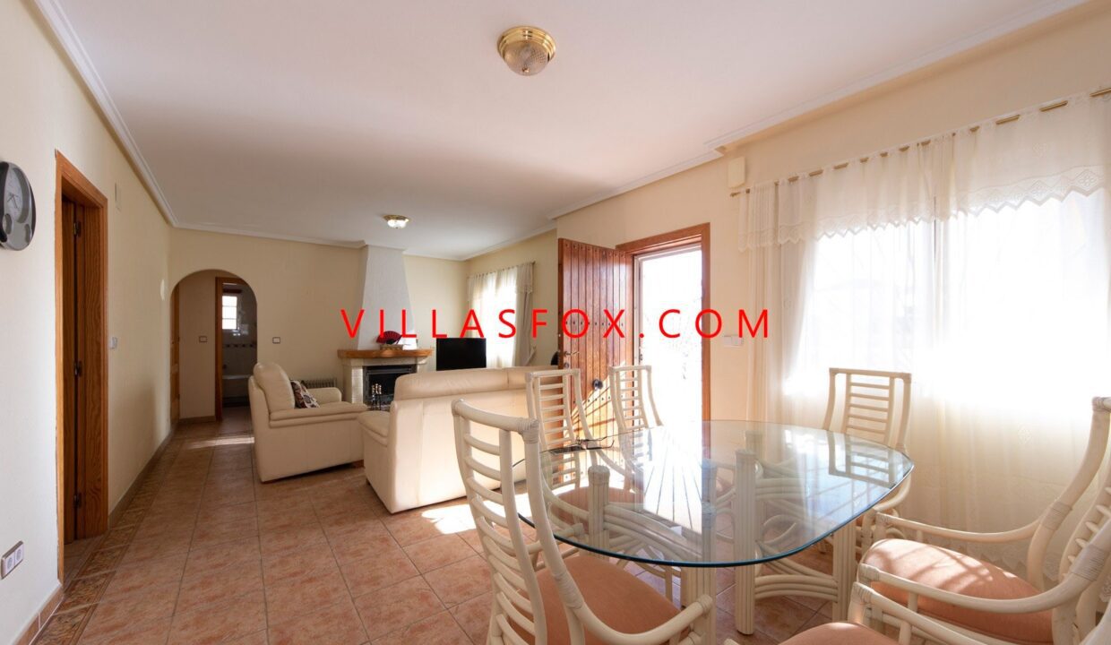 6_San_Miguel_de_Salinas_Detached_Villa_in_Lakeview_Mansions_by_Villas_Fox_best_estate_agents_610ff4b3db382
