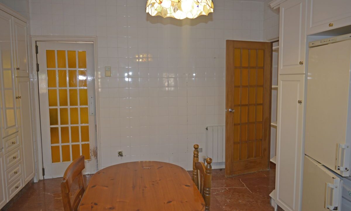 8193811637_11