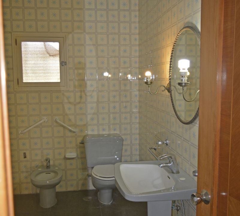 8193811637_24
