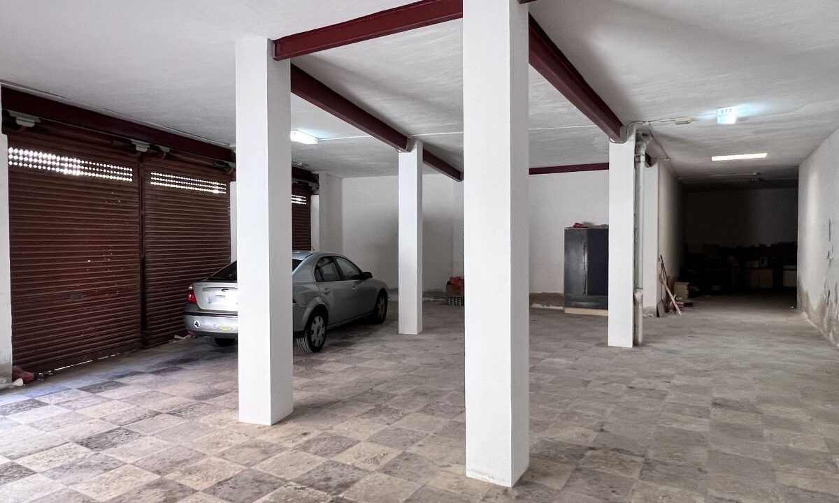 8193811854_4
