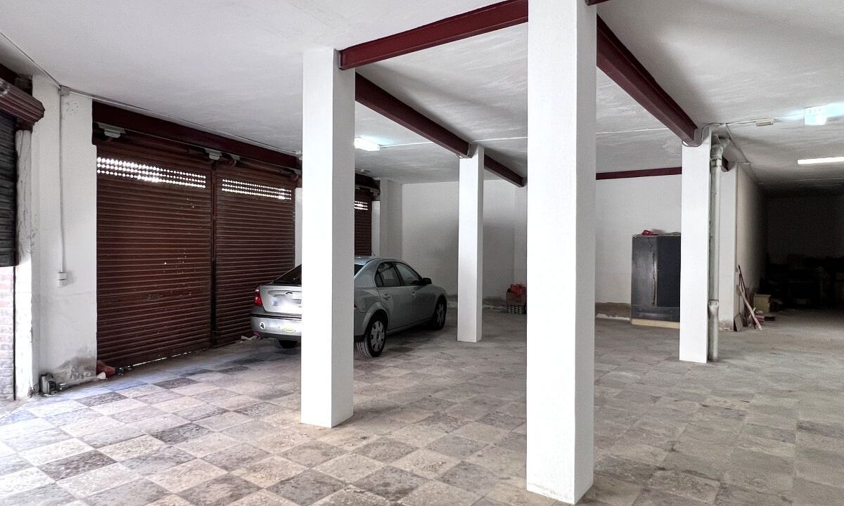 8193811854_5