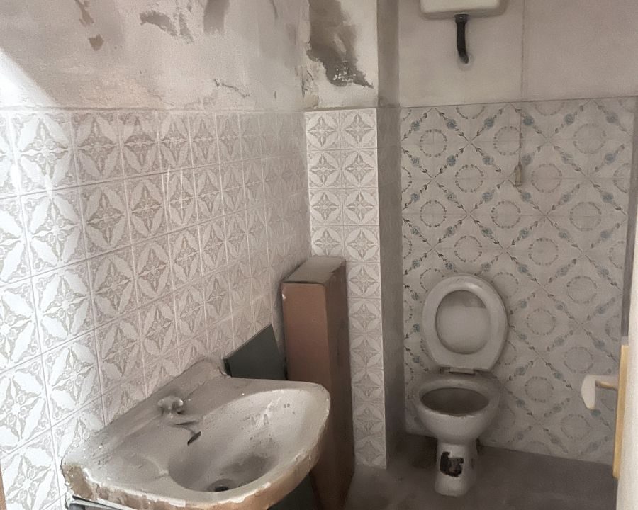 8193811854_9