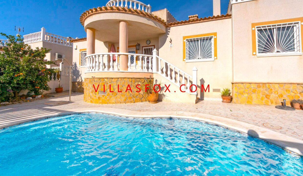 8_San_Miguel_de_Salinas_Detached_Villa_in_Lakeview_Mansions_by_Villas_Fox_best_estate_agents_610ff4bcd6c3d