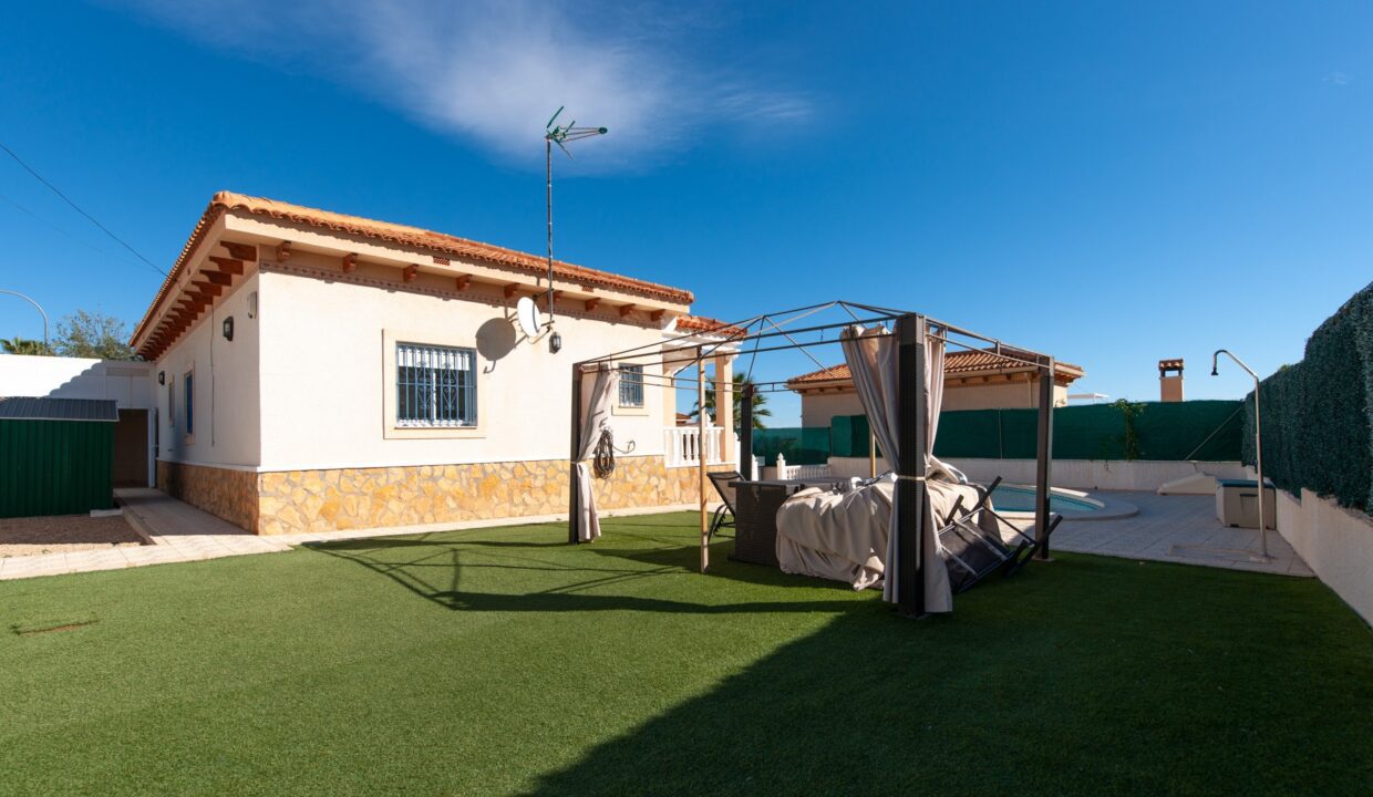 DSC01683615c97244e066