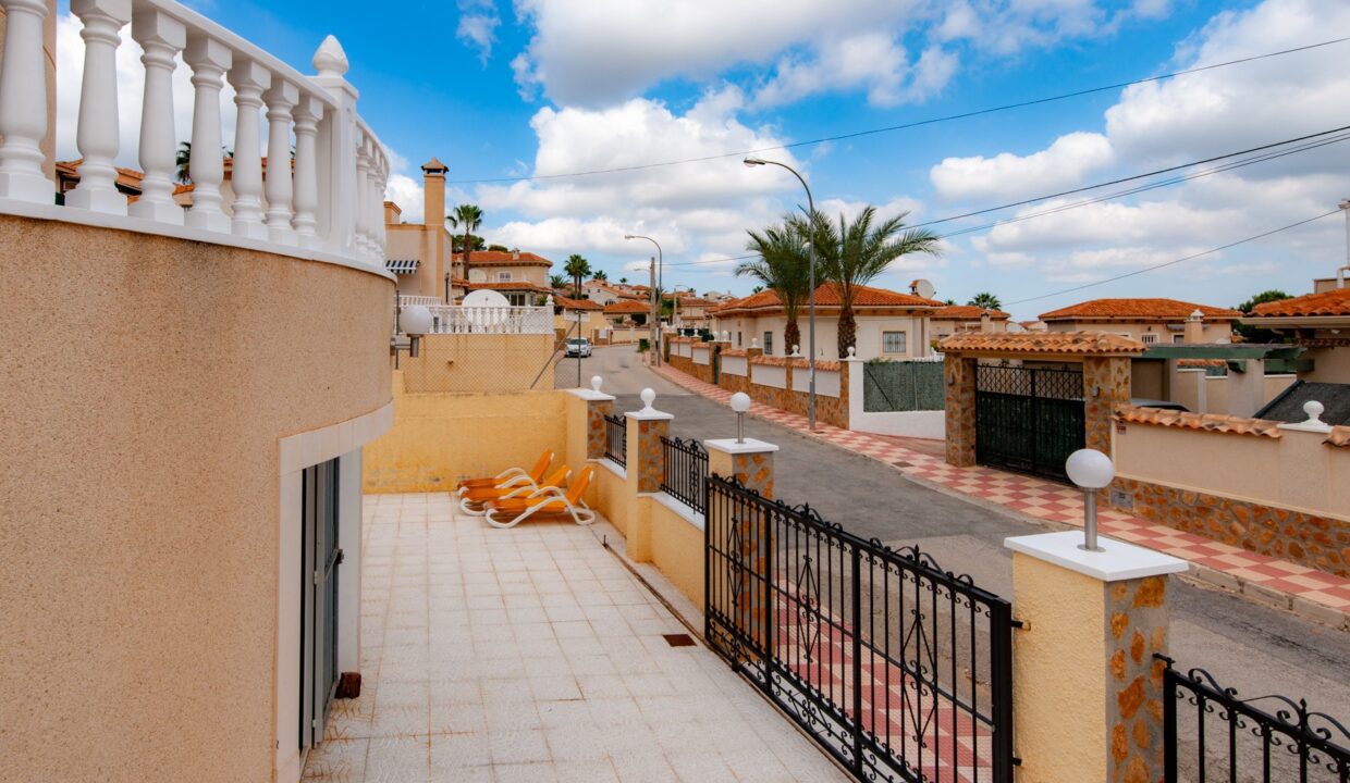 DSC02314616df3ba4d154