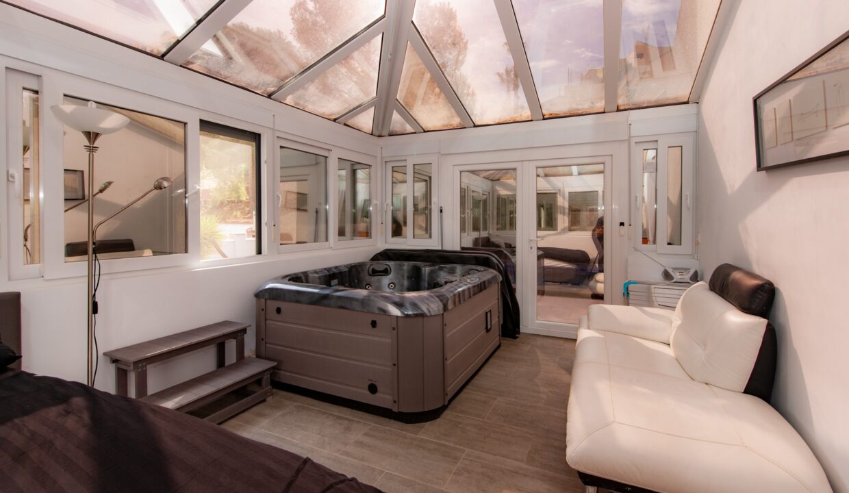 DSC02409616f33bf76fe4