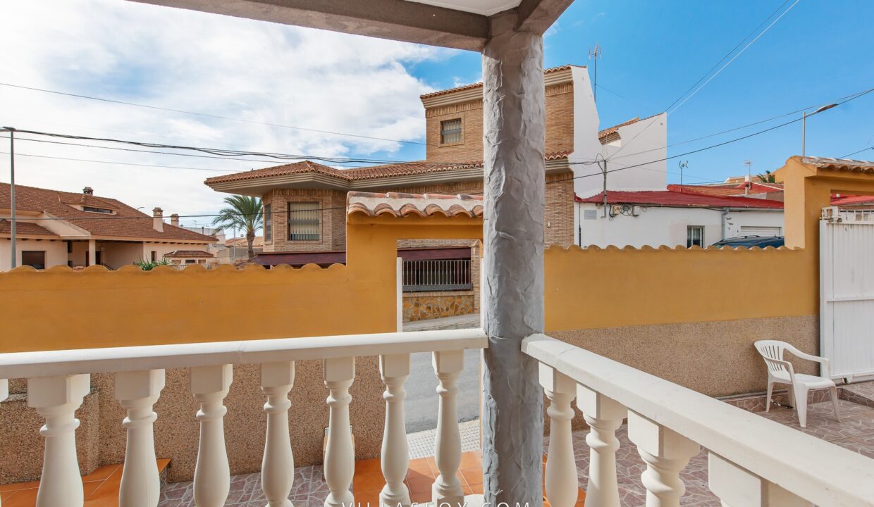 DSC04159618679af8b254