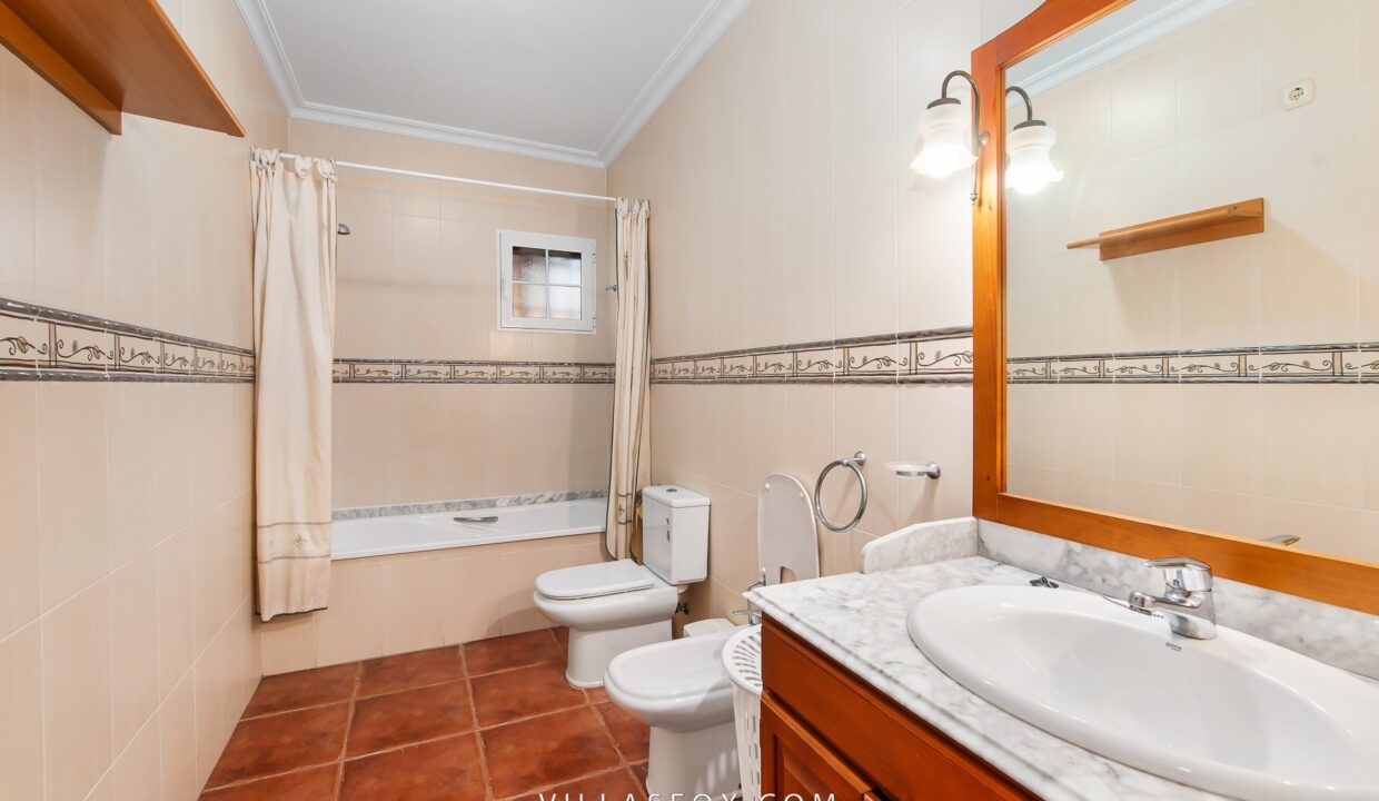 DSC04195618679b21f03d