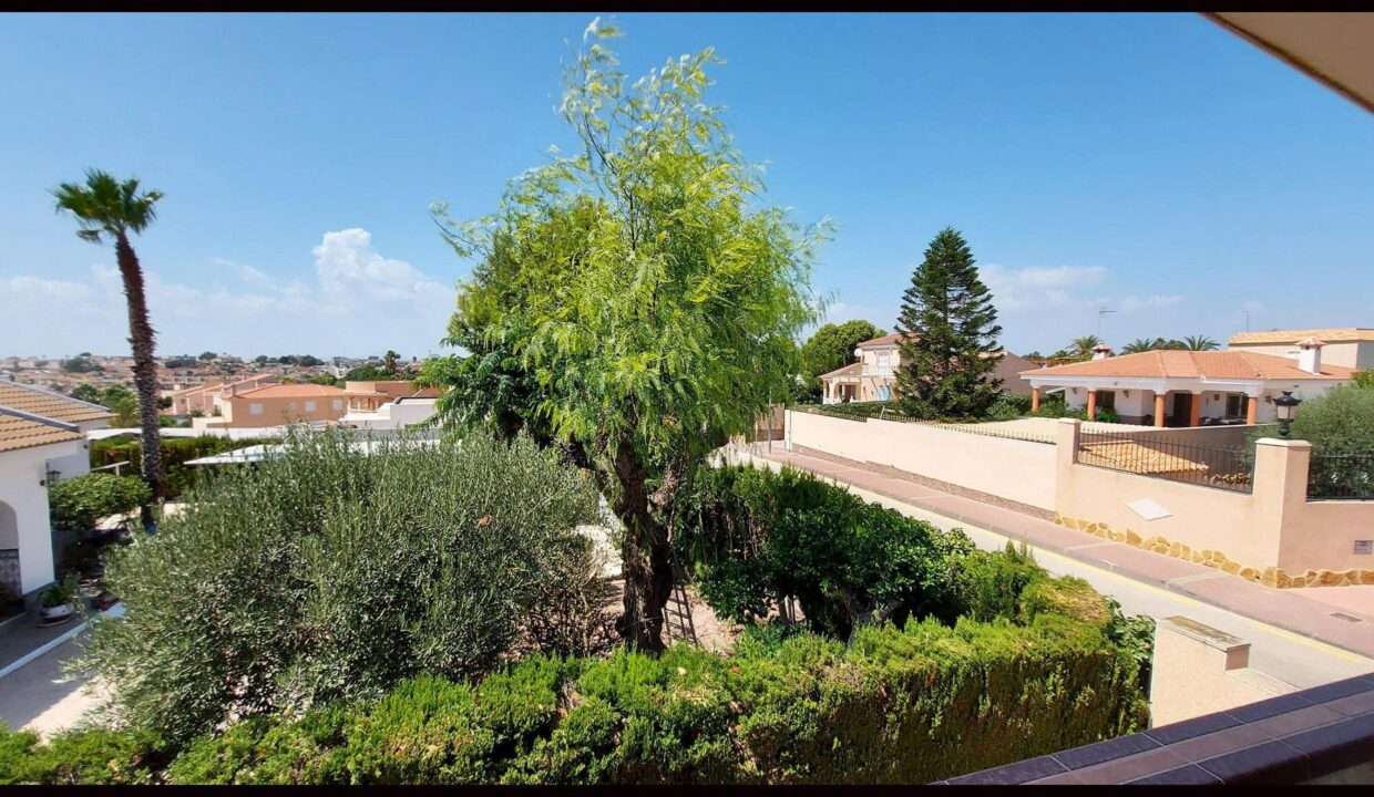 La_Marina_luxury_villa_for_sale_with_guest_apartment_by_Villas_Fox_763d581f-fe60-485e-8438-4ab60b8a8d32613cd4d9a4413