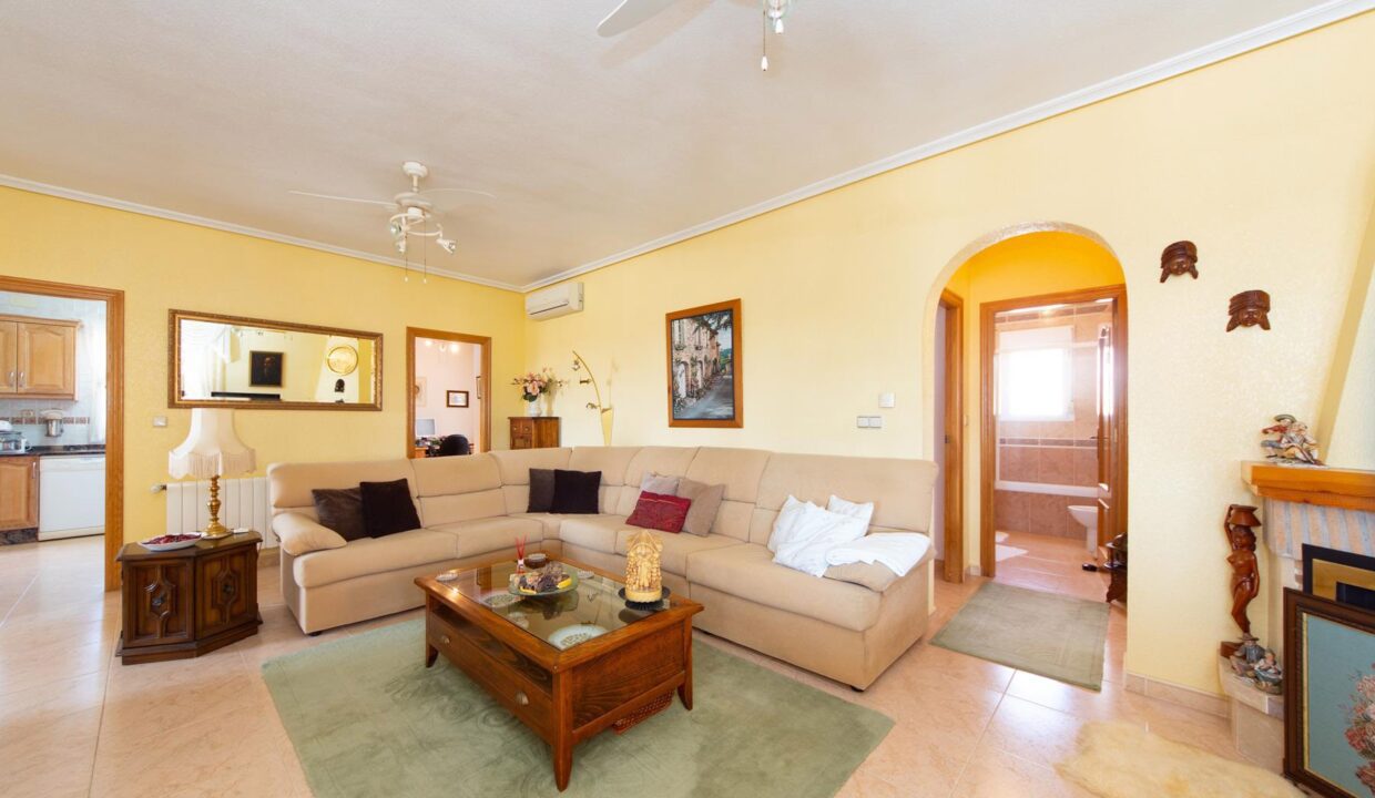 La_Marina_luxury_villa_for_sale_with_guest_apartment_by_Villas_Fox_DSC00394613cd4db456e1