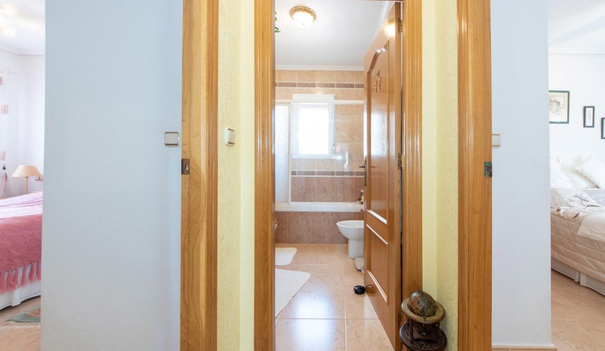 La_Marina_luxury_villa_for_sale_with_guest_apartment_by_Villas_Fox_DSC00398613cd4da7ef53